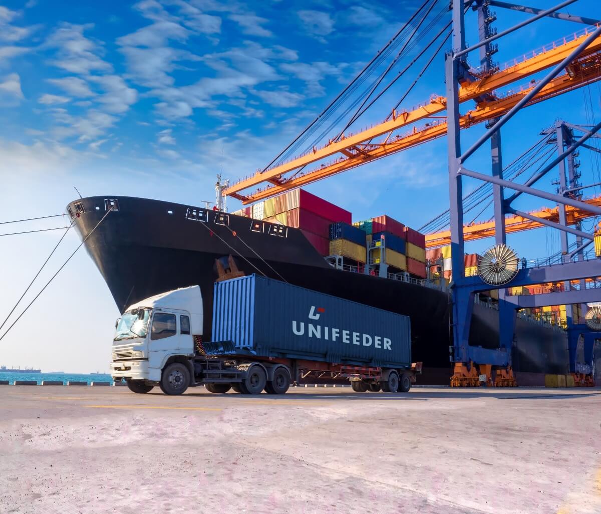 Unifeeder - truck and vessel